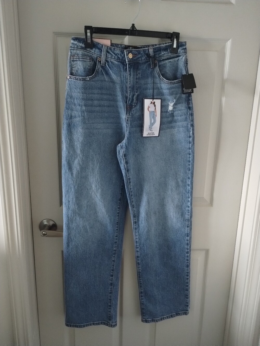 BCBGeneration Skater Straight Jeans Size 9/29 NWT